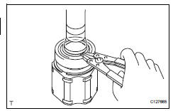 Toyota RAV4. Remove front drive shaft bearing