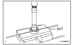 Toyota RAV4. Remove front drive shaft bearing