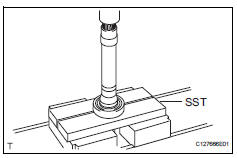 Toyota RAV4. Remove front drive shaft bearing