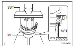 Toyota RAV4. Install drive shaft bearing case subassembly