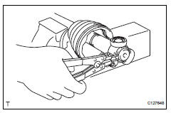 Toyota RAV4. Remove front drive inboard joint assembly lh