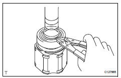 Toyota RAV4. Remove front drive shaft bearing