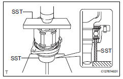 Toyota RAV4. Install drive shaft bearing case subassembly (for rh)
