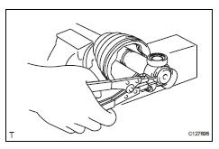 Toyota RAV4. Install front drive inboard joint assembly lh