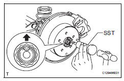 Toyota RAV4. Remove rear axle shaft nut (for 4wd)