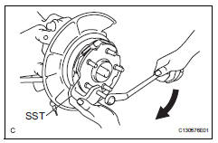 Toyota RAV4. Remove rear axle hub bolt