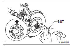 Toyota RAV4. Remove front axle hub lh nut