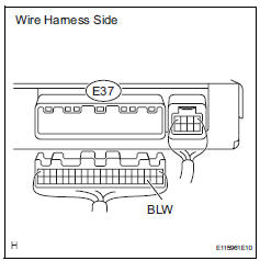 Toyota RAV4. Check wire harness (air conditioning amplifier - body ground)