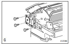Toyota RAV4. Install air inlet control servo motor (for manual air conditioning system)