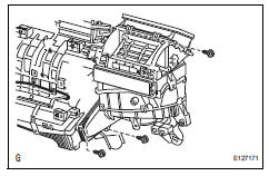 Toyota RAV4. Remove air outlet control servo motor