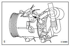 Toyota RAV4. Disconnect no. 1 Cooler refrigerant suction hose