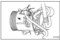 Toyota RAV4. Disconnect no. 1 Cooler refrigerant discharge hose