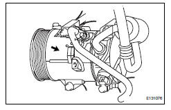 Toyota RAV4. Install no. 1 Cooler refrigerant discharge hose
