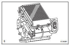 Toyota RAV4. Remove no. 1 Cooler evaporator subassembly