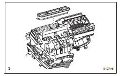 Toyota RAV4. Install no. 3 Heater to register duct
