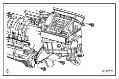 Toyota RAV4. Remove blower assembly
