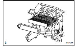 Toyota RAV4. Remove air filter case