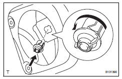 Toyota RAV4. Install fuel filler opening lid lock retainer