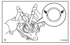 Toyota RAV4. Remove rear drive pinion rear tapered roller bearing