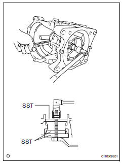 Toyota RAV4. Install rear drive pinion rear tapered roller bearing