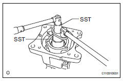 Toyota RAV4. Adjust differential drive pinion preload