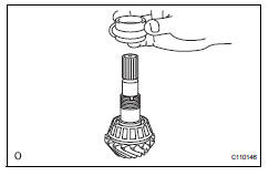 Toyota RAV4. Install differential drive pinion bearing spacer