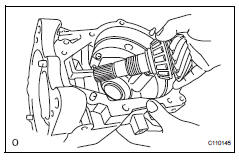 Toyota RAV4. Install differential drive pinion