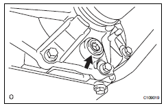 Toyota RAV4. Drain differential oil