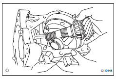 Toyota RAV4. Remove differential drive pinion