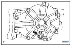 Toyota RAV4. Remove differential drain plug