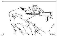 Toyota RAV4. Remove differential carrier cover breather plug