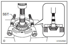 Toyota RAV4. Remove rear drive pinion rear tapered roller bearing