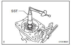 Toyota RAV4. Inspect differential drive pinion preload