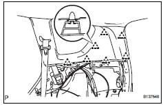 Toyota RAV4. Install inner roof side garnish assembly rh (w/o rear no. 2 Seat)