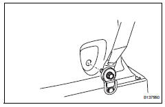 Toyota RAV4. Install deck trim side panel assembly rh (w/ rear no. 2 Seat) (see page ir-54)