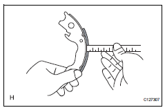 Toyota RAV4. Check parking brake shoe lining thickness