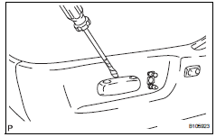 Toyota RAV4. Remove slide and vertical power seat switch knob