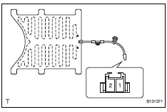 Toyota RAV4. Front seatback heater