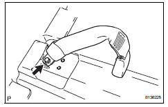 Toyota RAV4. Remove rear seat lap type belt assembly center rh (w/o rear no. 2 Seat)