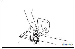 Toyota RAV4. Disconnect rear no. 2 Seat outer belt assembly lh (w/ rear no. 2 Seat)