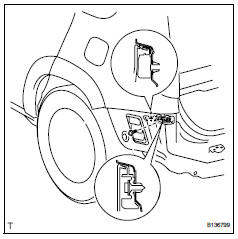 Toyota RAV4. Remove rear bumper side retainer rh