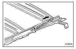 Toyota RAV4. Remove sliding roof drive cable