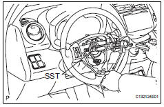 Toyota RAV4. Remove steering wheel assembly