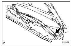 Toyota RAV4. Remove front wiper arm and blade assembly lh