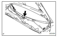 Toyota RAV4. Remove front wiper arm and blade assembly rh