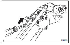 Toyota RAV4. Remove windshield wiper motor assembly