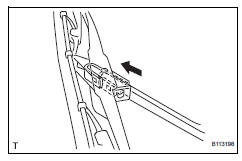 Toyota RAV4. Remove front wiper blade