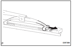 Toyota RAV4. Remove wiper rubber