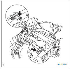 Toyota RAV4. Remove cylinder head cover sub-assembly