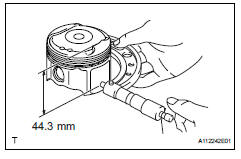 Toyota RAV4. Inspect piston